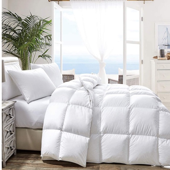 Four Seasons Goose Down Comforter NEW - Picture 1 of 5